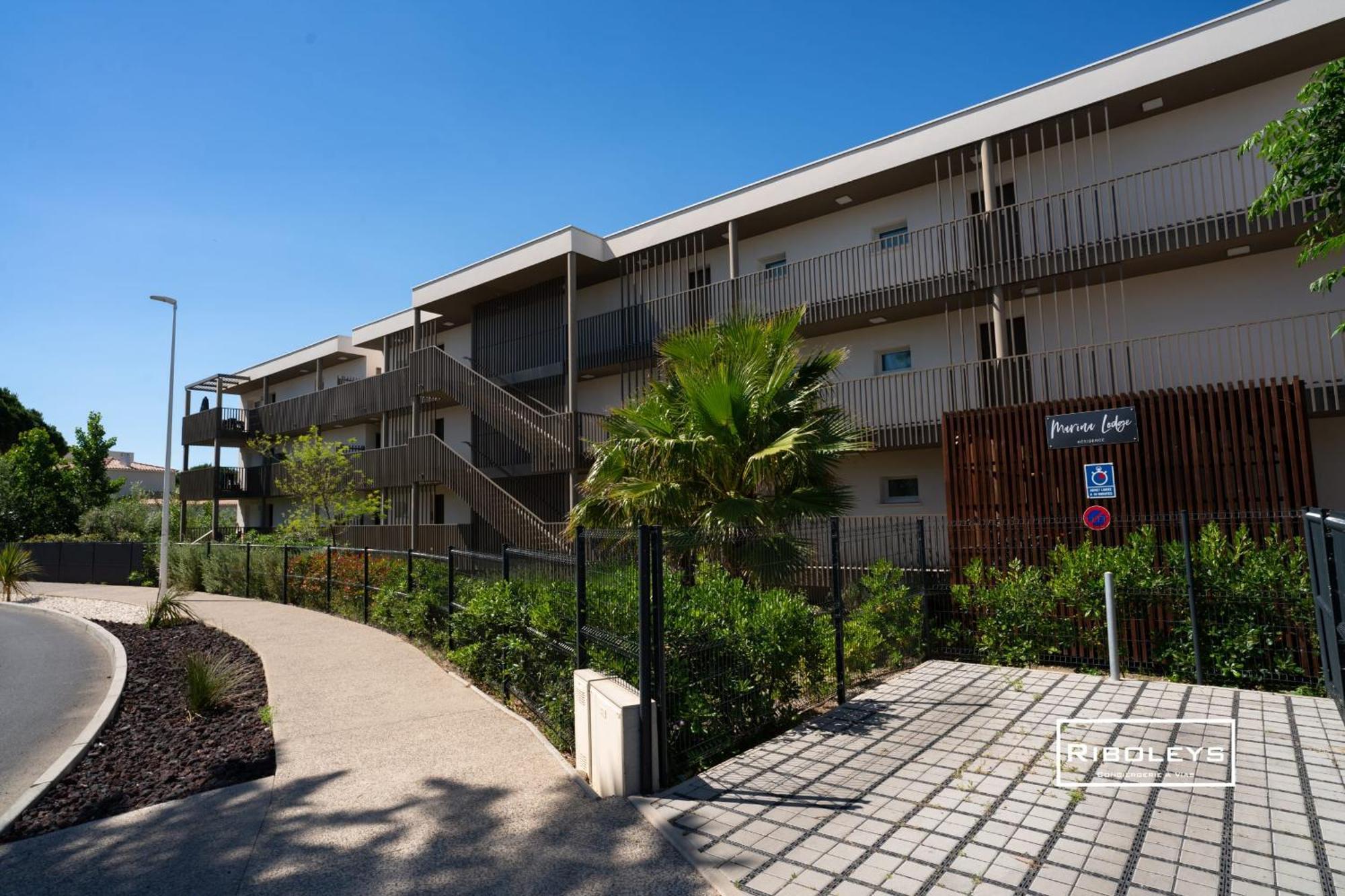 Marina Lodge - T4 avec terrasse à 400m de la mer Vias Esterno foto