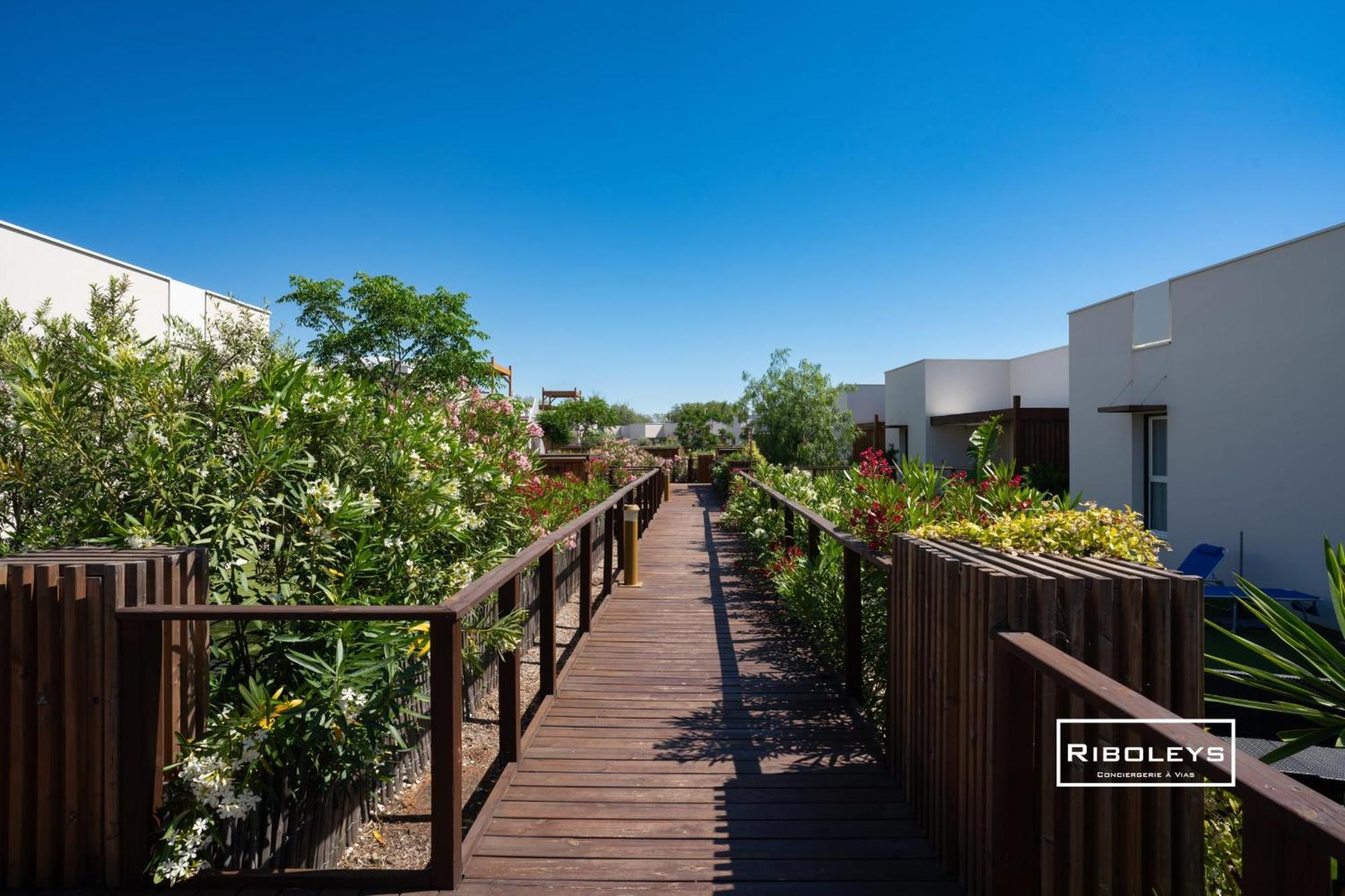 Marina Lodge - T4 avec terrasse à 400m de la mer Vias Esterno foto